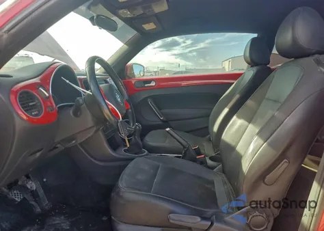 2013 Volkswagen Beetle z USA, uszkodzony, nr VIN 3VWHX7AT7DM635295